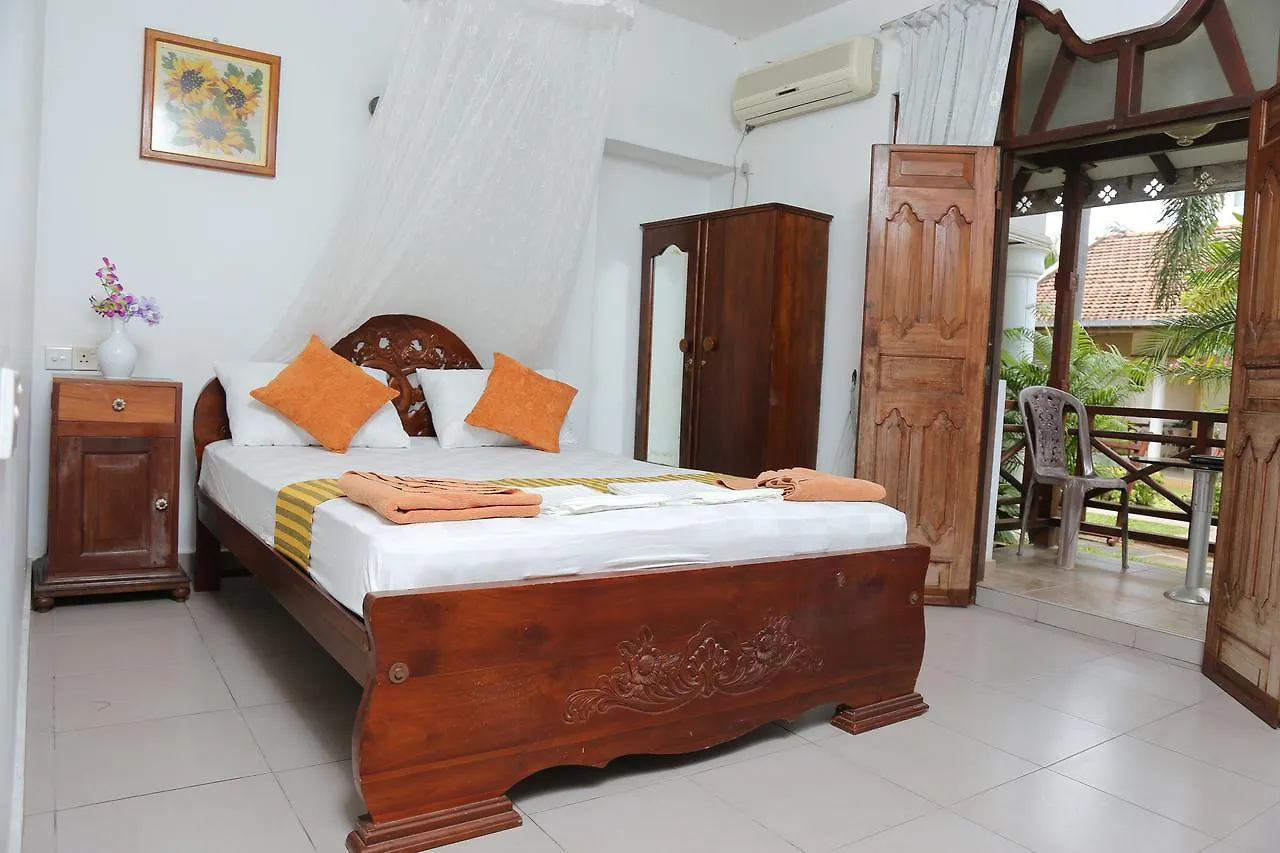 Silvereen Guesthouse 0*, Negombo