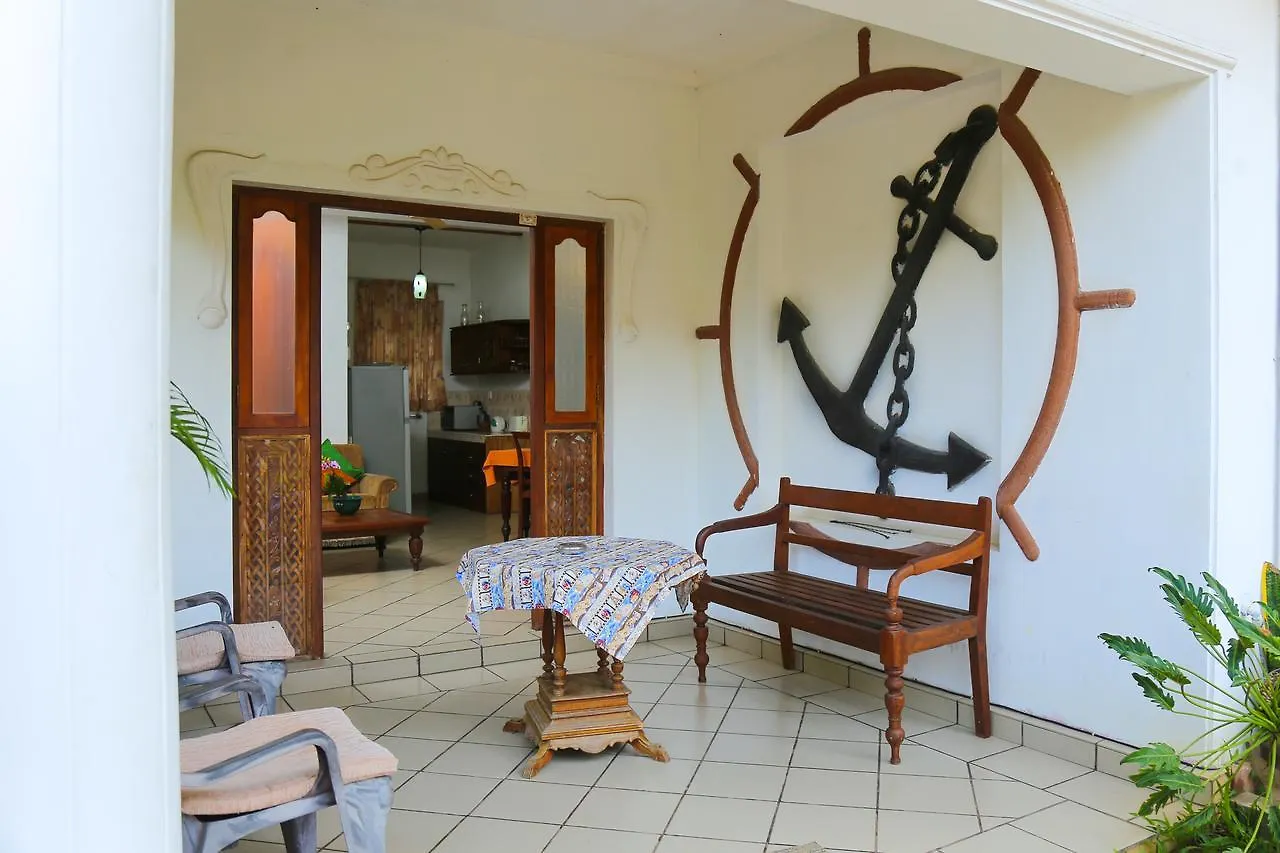 Silvereen Guesthouse Negombo