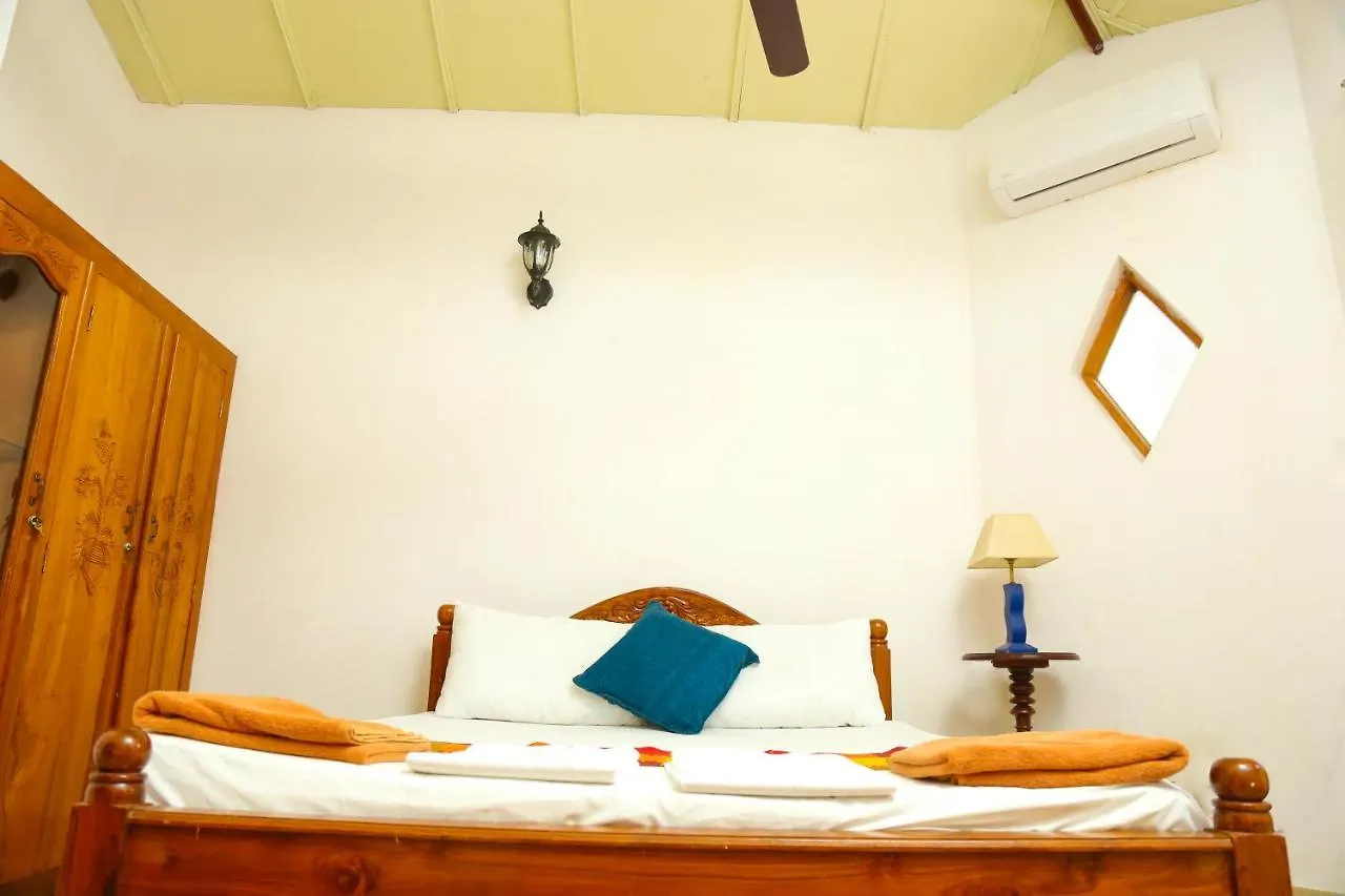 Silvereen Guesthouse Negombo Pensión