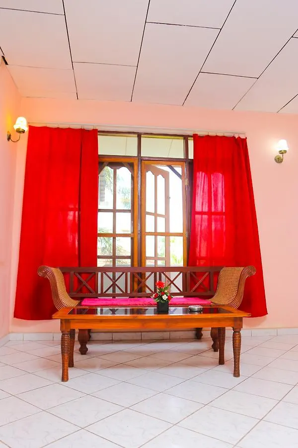 Silvereen Guesthouse Negombo 0*,